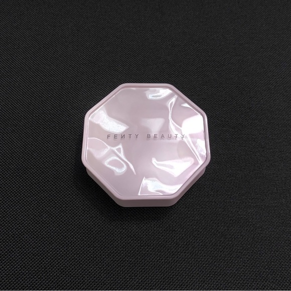 FENTY Rich Hunnie Demi Glow Light Diffusing Highlighter — Full Size 4.5 g - Picture 4 of 7